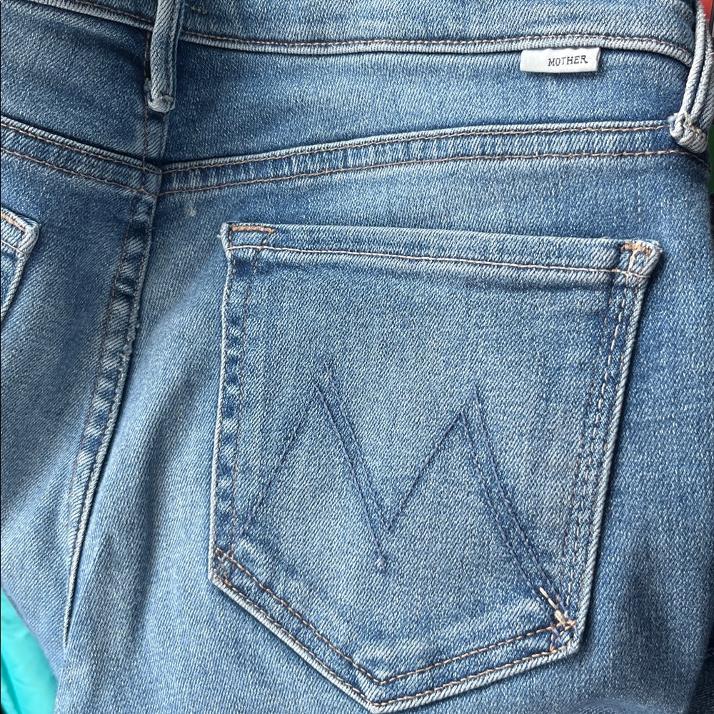 MOTHER The Rascal Crop Fray in Hop On Hop Off Size 27 - Picture 6 of 7